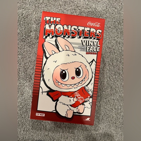 POP MART: THE MONSTERS Coca-Cola Vinyl Face Surprise Shake - Picture 3 of 5